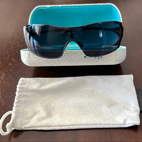 Oakley Black Shield Sunglasses with Decorative Temples. Comes with hard case. - Picture 4 of 6